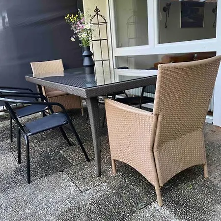 Reiheneckhaus Mit Garten Und Terasse Tettnang Exterior photo